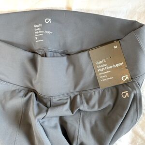 GapFit High Rise Studio Joggers (NWT)